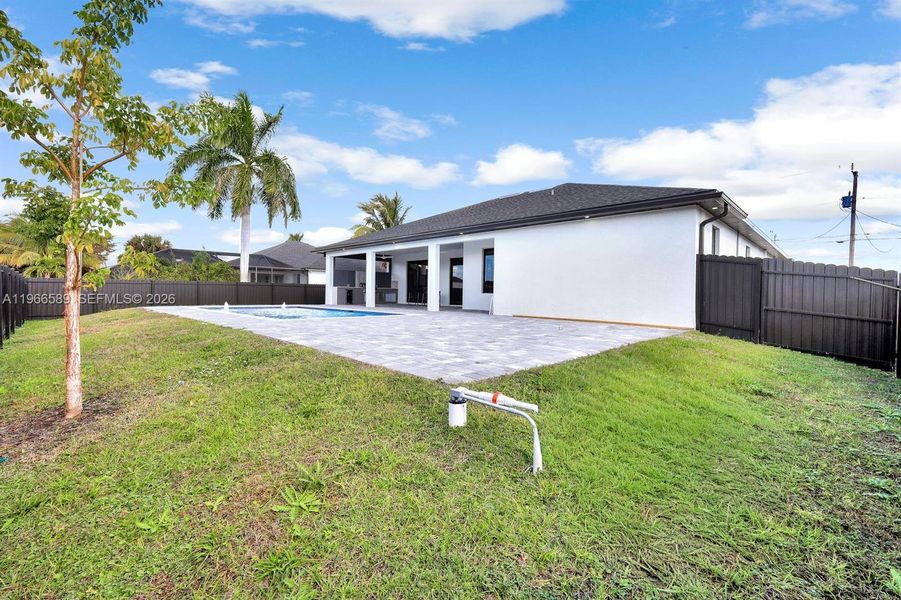 Exterior details and patio area of a home in , Cape Coral (Image 33).