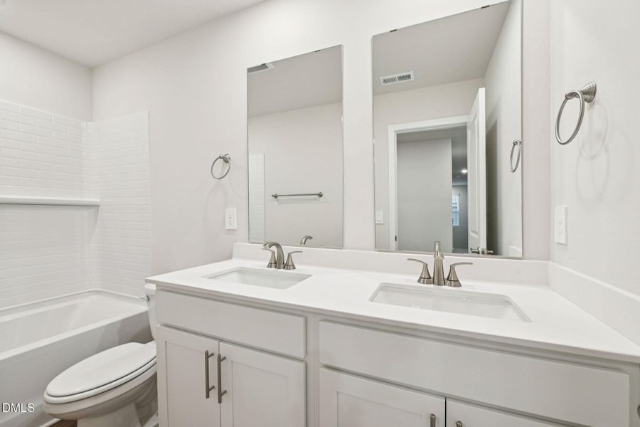 36-web-or-mls-Raleigh - Oak Manor - 121