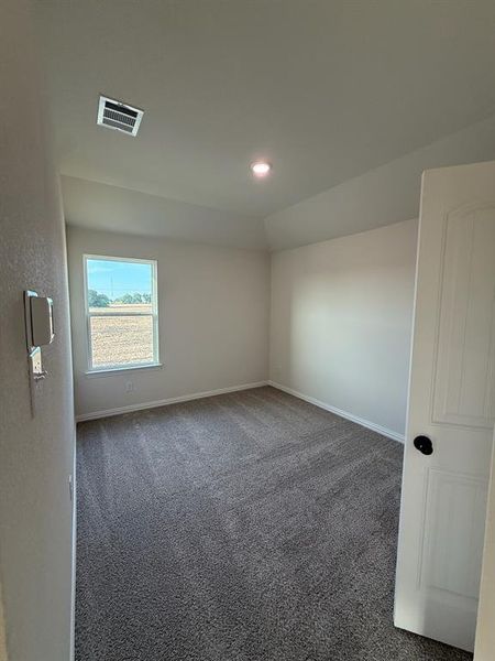 2nd bedroom (upstairs) 2nd bedroom (upstairs)