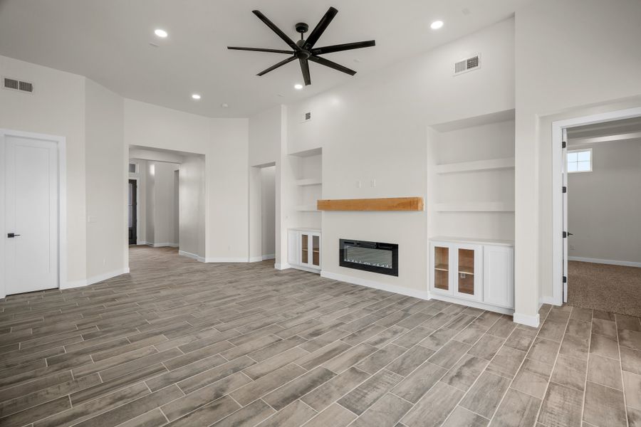 Representative unfurnished interior of a home built from the Scottsdale by LEH. Homes in Garden Park Unit 4, El Paso (Image 75). Representative unfurnished interior of a home built from the Scottsdale by LEH. Homes in Garden Park Unit 4, El Paso (Image 75).