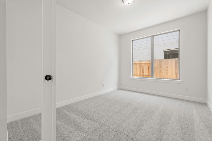 Representative image. Features, selections and colors may vary.