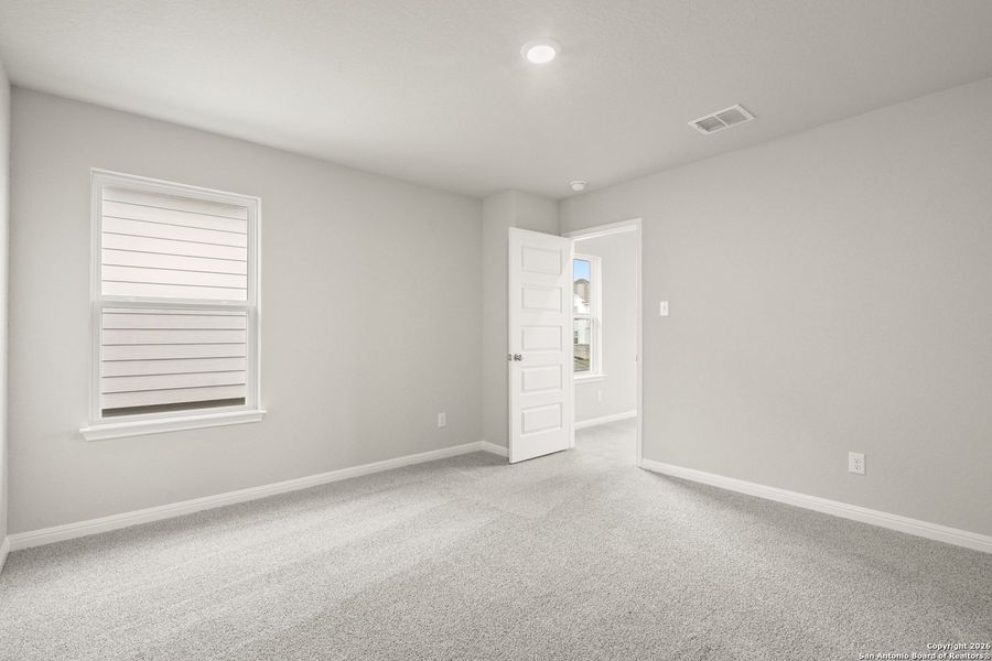 Spacious, unfurnished interior of a new home in Cinco Lakes, San Antonio (Image 26).