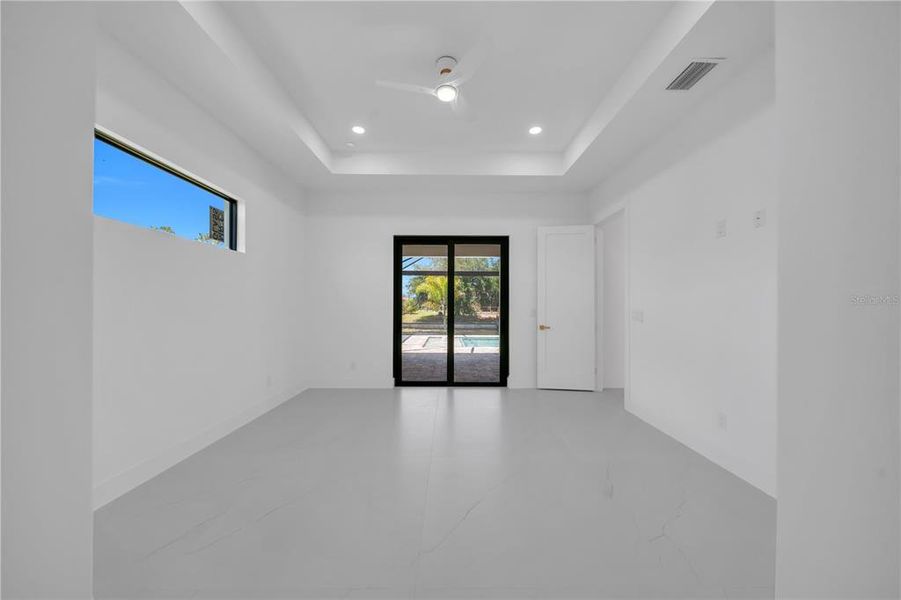 Spacious, unfurnished interior of a new home in , Cape Coral (Image 24).