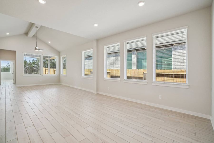 Spacious, unfurnished interior of a new home in Meyer Ranch, New Braunfels (Image 29).