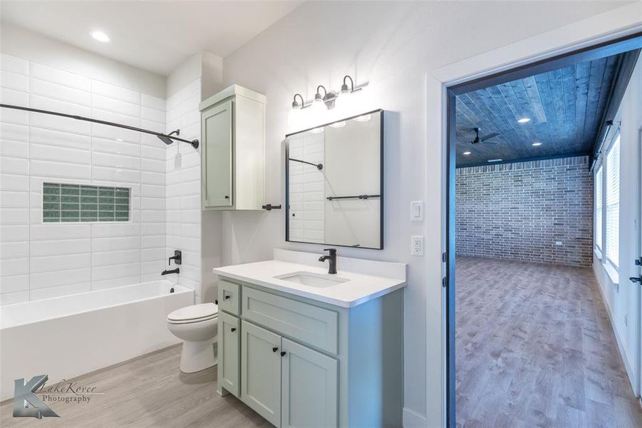 Furnished interior view inside a new home in , Abilene (Image 14).