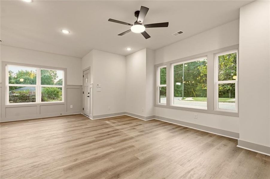Spacious, unfurnished interior of a new home in , Athens (Image 28).