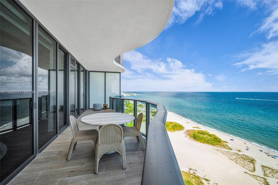 Exterior details and patio area of a home in , Pompano Beach (Image 2).