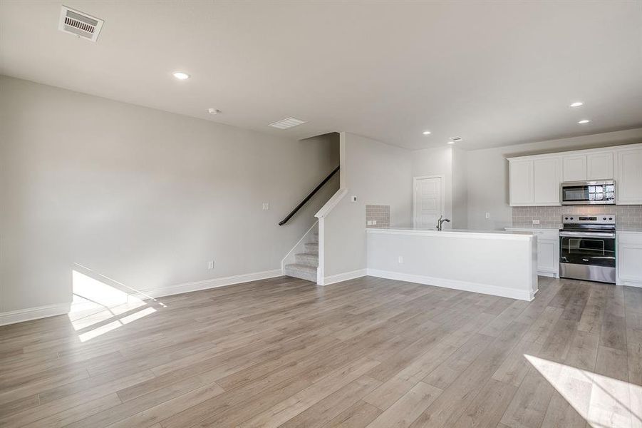 Spacious, unfurnished interior of a new home in Knight's Landing on Eden Road, Arlington (Image 34).