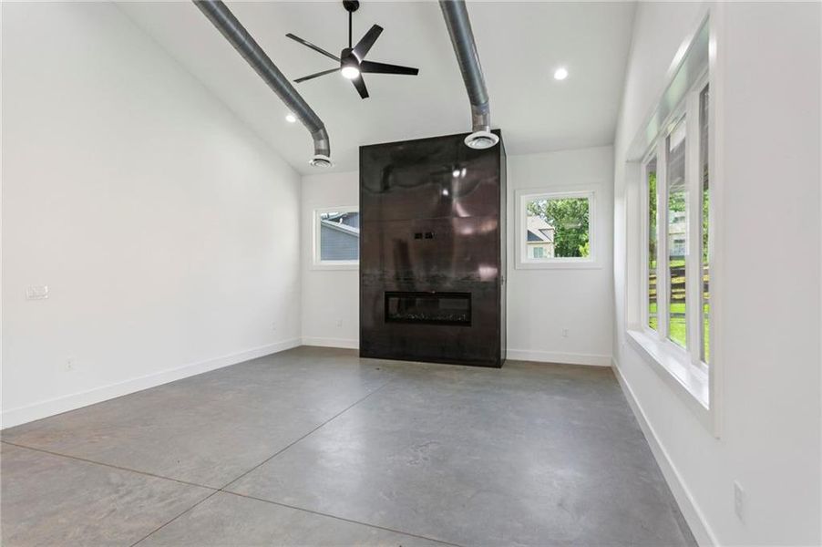 Spacious, unfurnished interior of a new home in , Marietta (Image 27).