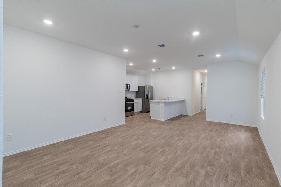 Spacious, unfurnished interior of a new home in Valverde, Bastrop (Image 6). Spacious, unfurnished interior of a new home in Valverde, Bastrop (Image 6).