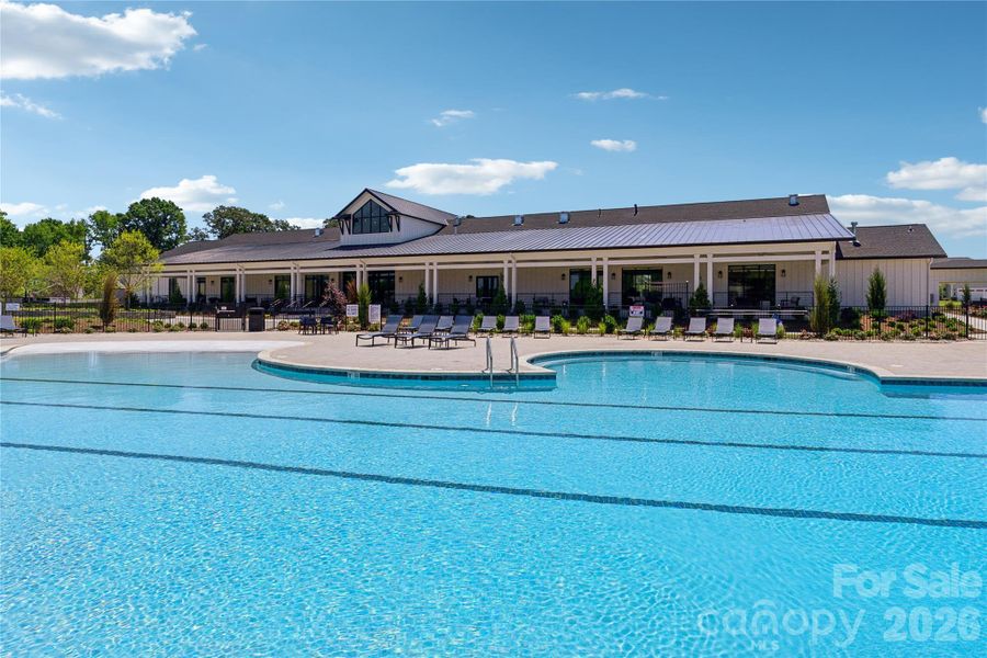 Outdoor Resort-Style Pool
