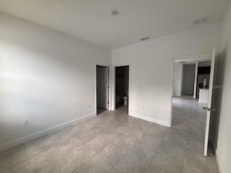 Spacious, unfurnished interior of a new home in , Citrus Springs (Image 14).