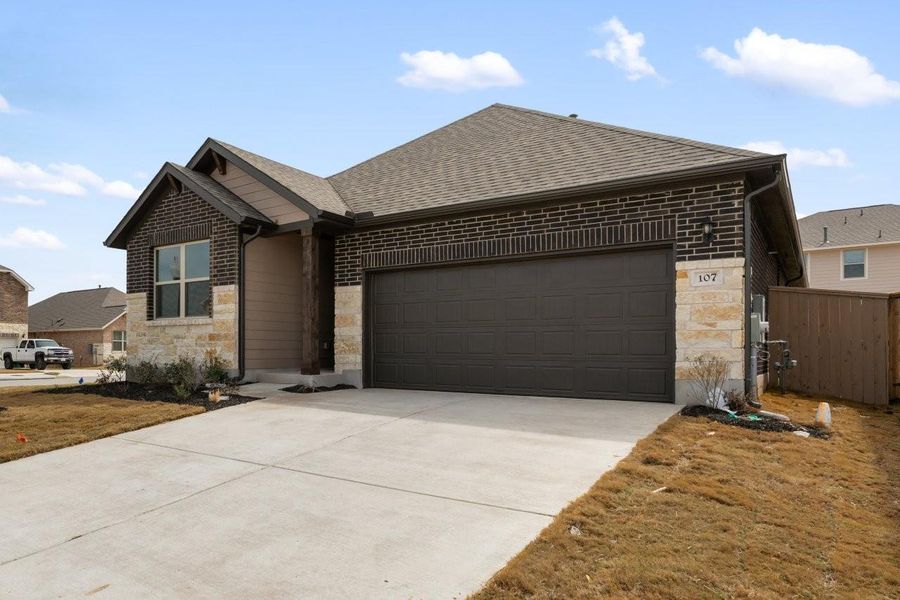 Photos are representative images and renderings for illustrative purposes only. Actual structural options and design images of the home may vary.