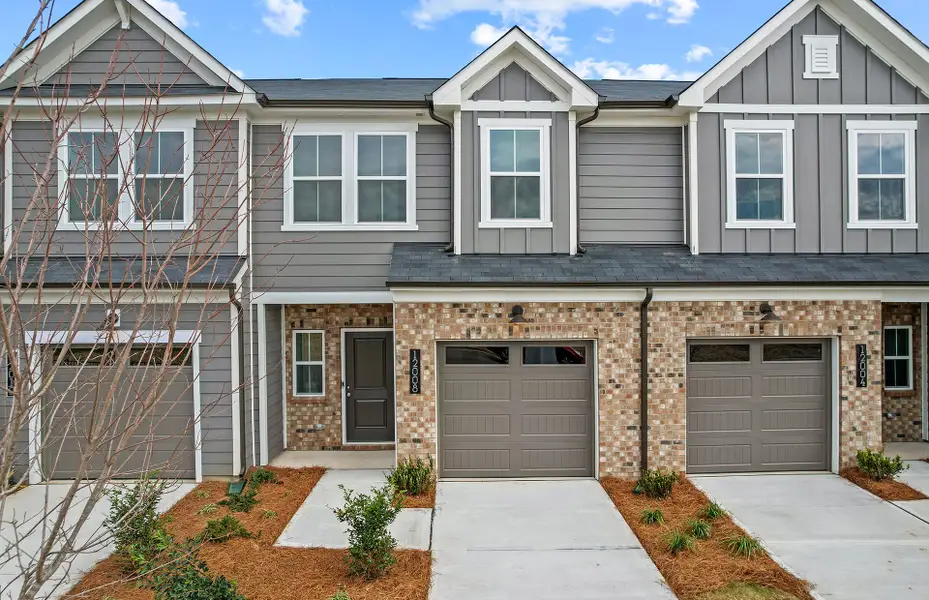 Front exterior of a new home in Mallard Park, Charlotte, NC, highlighting curb appeal (Image 21).