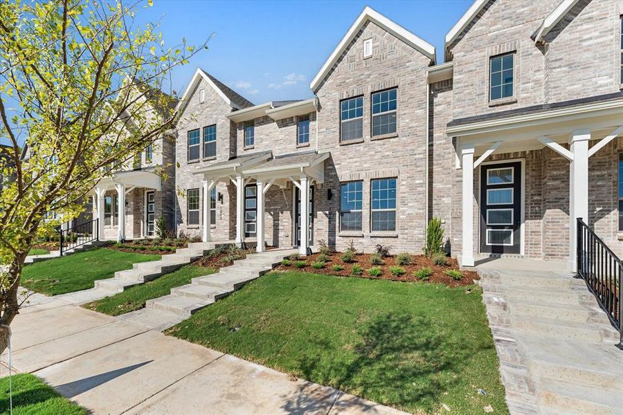 Beautiful architectural elements create a home with great curb appeal!