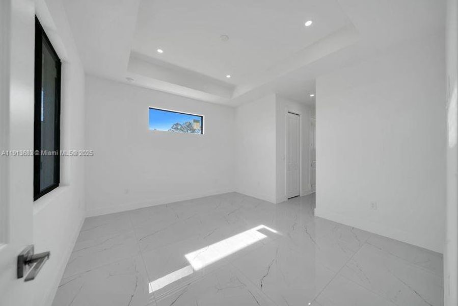 Spacious, unfurnished interior of a new home in , Lehigh Acres (Image 23).