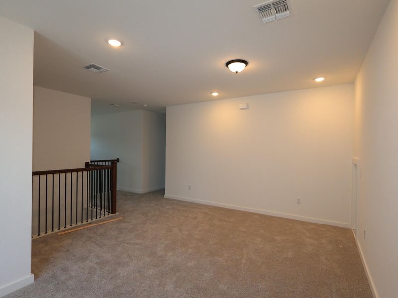 Spacious, unfurnished interior of a new home in Edgewood, Leander (Image 33).