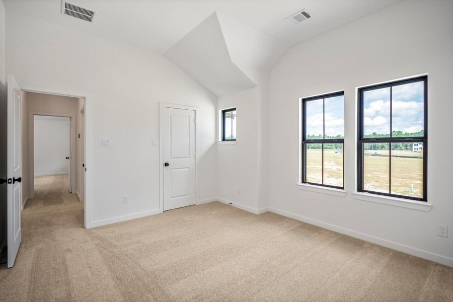 Spacious, unfurnished interior of a new home in Colton, Montgomery (Image 45).