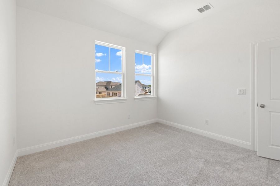 Spacious, unfurnished interior of a new home in Persimmon, Buda (Image 24).