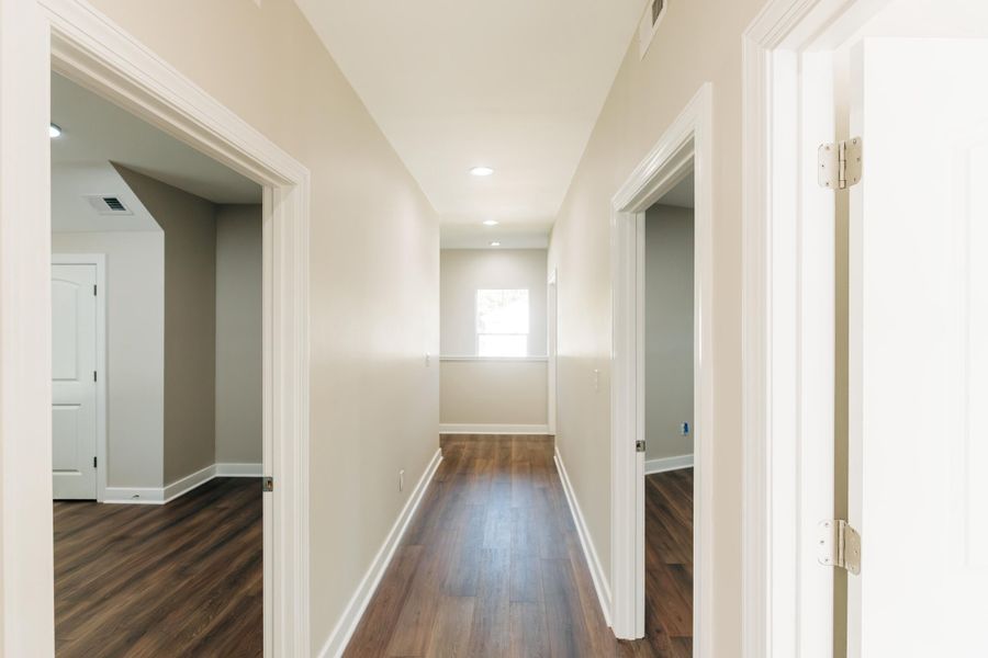 Spacious, unfurnished interior of a new home in , Walterboro (Image 19).