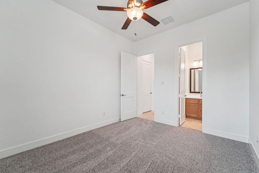 Spacious, unfurnished interior of a new home in Kresston, Montgomery (Image 39).