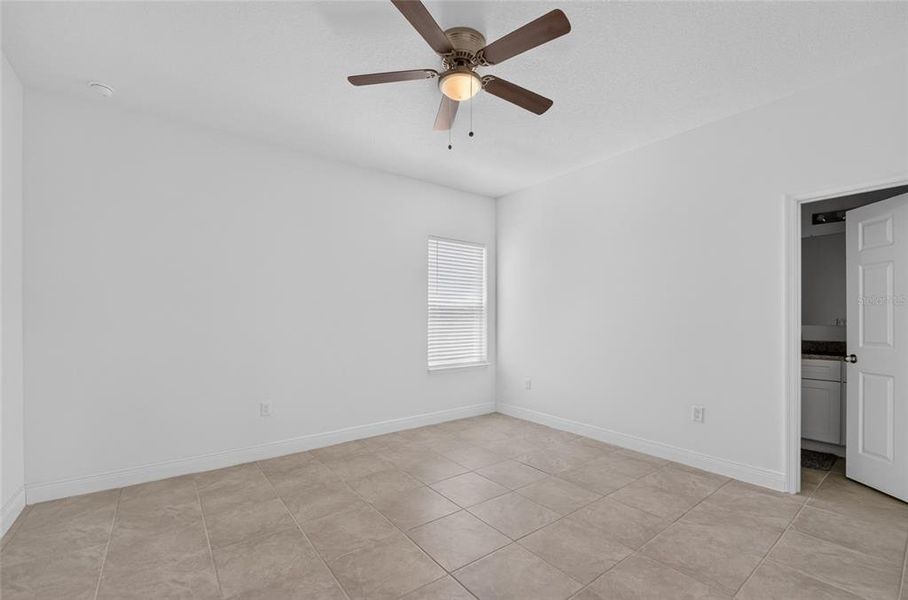 Spacious, unfurnished interior of a new home in , Ocala (Image 14).