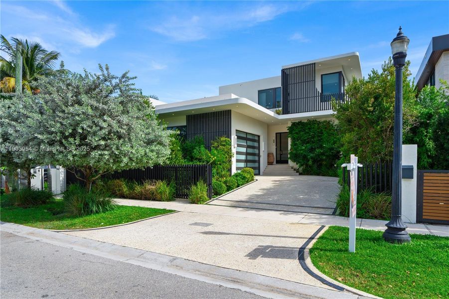 Exterior details and patio area of a home in , Miami Beach (Image 35).