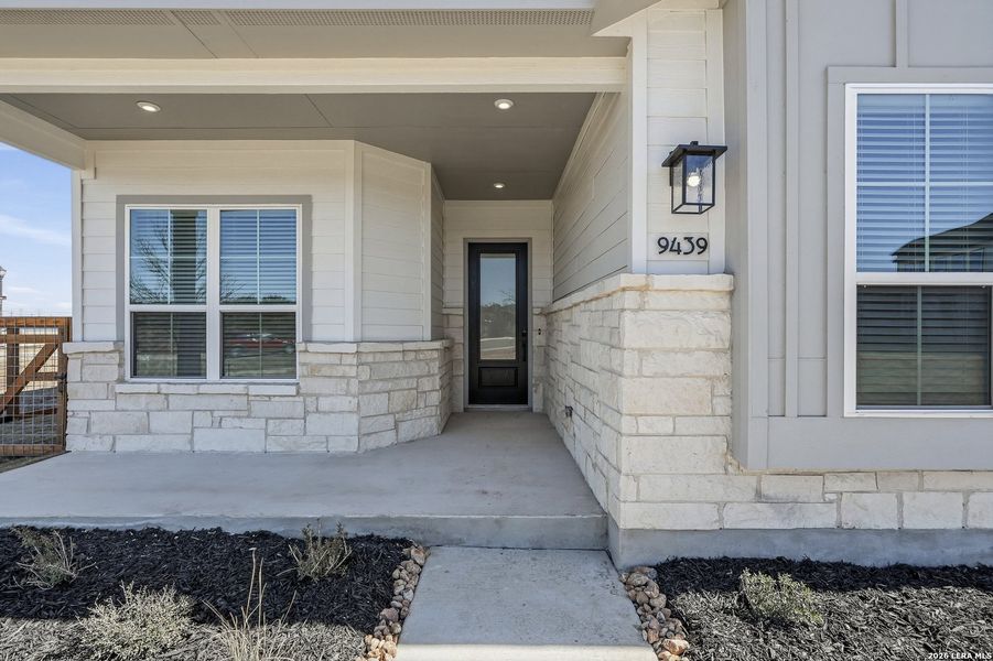 Exterior details and patio area of a home in The Crossvine, Schertz (Image 4).