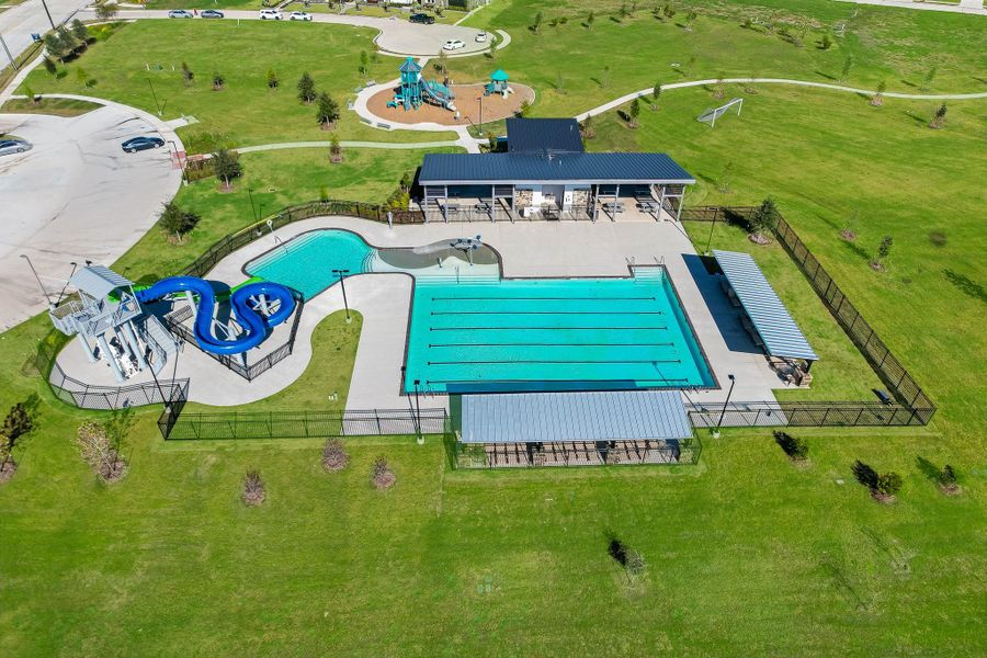 Community amenities in Caldwell Crossing, Iowa Colony (Image 18).