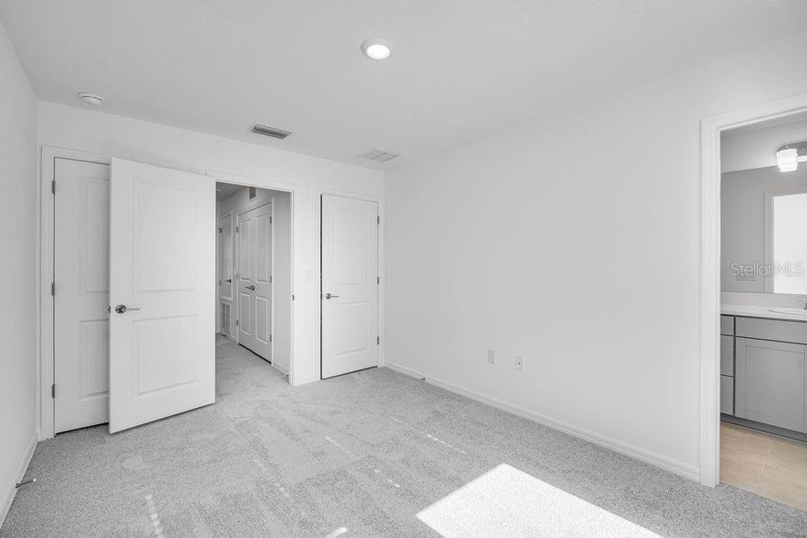 Spacious, unfurnished interior of a new home in The Townhomes at Skye Ranch, Sarasota (Image 32).