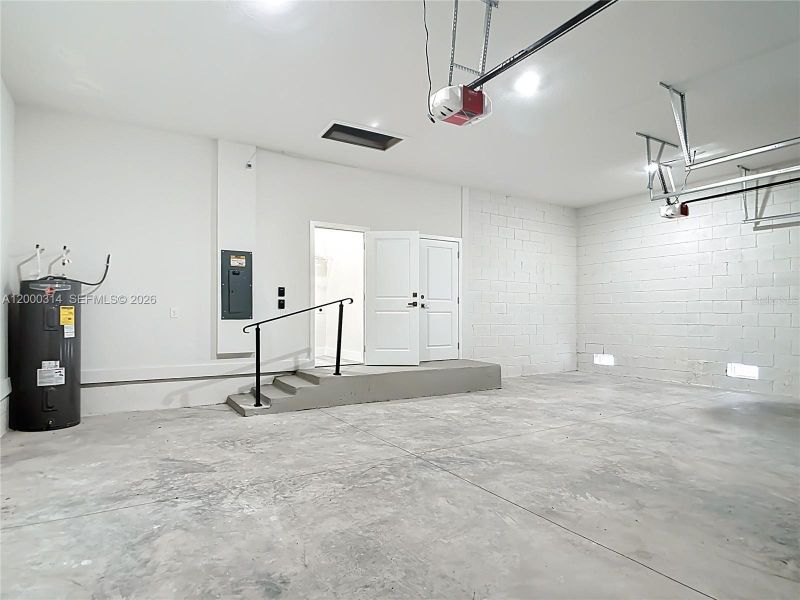 Spacious, unfurnished interior of a new home in , Port Charlotte (Image 29).