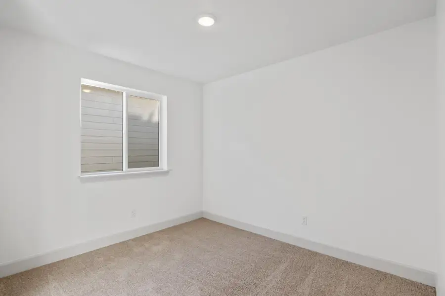 Spacious, unfurnished interior of a new home in Feather Ridge, Redmond (Image 24).