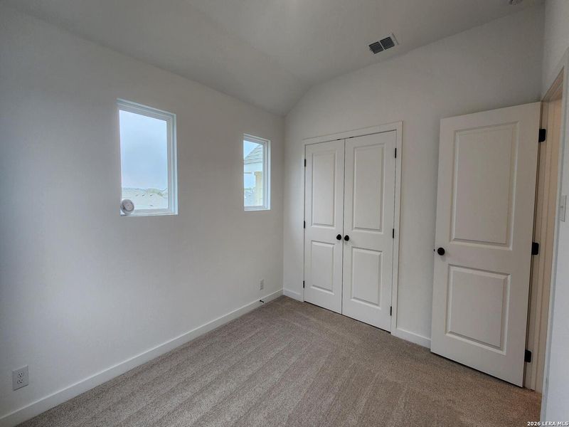 Spacious, unfurnished interior of a new home in Arcadia Ridge, San Antonio (Image 19).