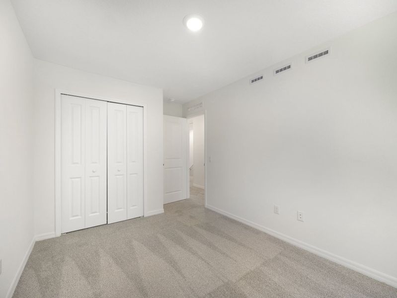 Spacious, unfurnished interior of a new home in Towns at Greenleaf, Oviedo (Image 25).