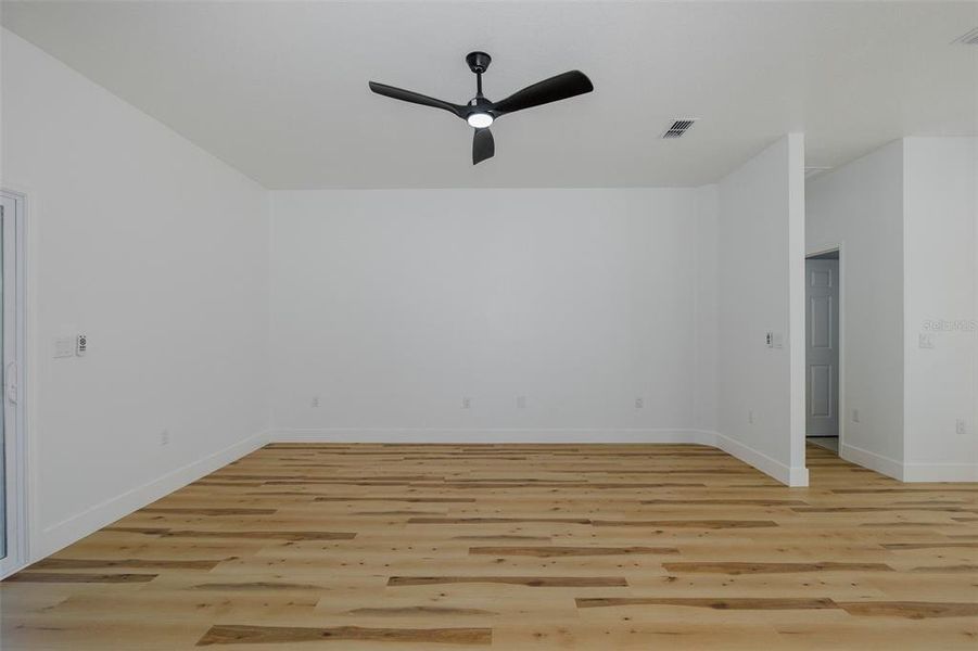 Spacious, unfurnished interior of a new home in , Weeki Wachee (Image 56).