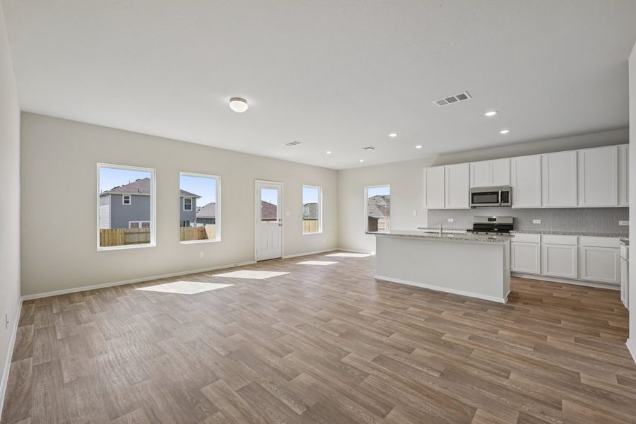 Spacious, unfurnished interior of a new home in Edgebrooke, Pflugerville (Image 13).