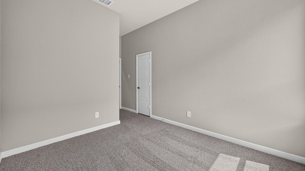 Spacious, unfurnished interior of a new home in Lakeview Pointe, Grand Prairie (Image 24).