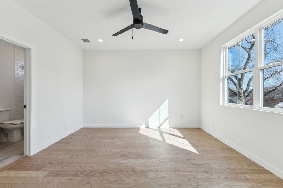 Spacious, unfurnished interior of a new home in , Dallas (Image 21).