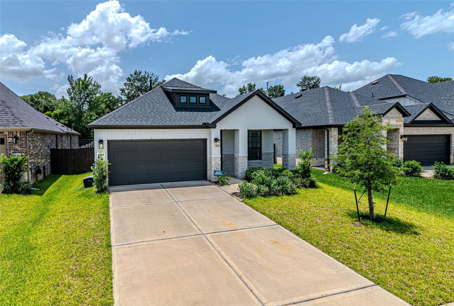 Front exterior of a new home in Ellerden, Tomball, TX, highlighting curb appeal (Image 2). Front exterior of a new home in Ellerden, Tomball, TX, highlighting curb appeal (Image 2).