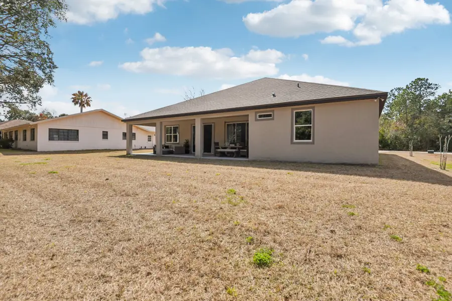 Representative exterior details of a home built from the Livorno by Maronda Homes in Royal Highlands, Weeki Wachee (Image 21).