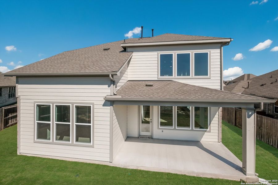 Exterior details and patio area of a home in Foxbrook, Schertz (Image 20).