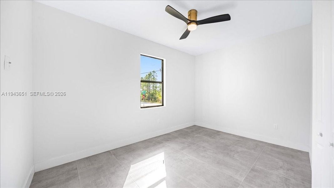 Spacious, unfurnished interior of a new home in , Cape Coral (Image 12).