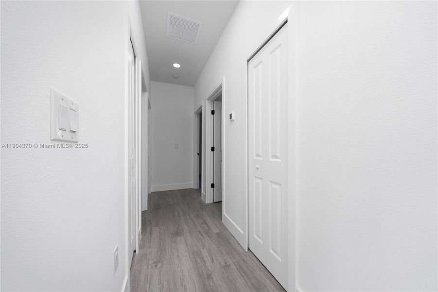 Spacious, unfurnished interior of a new home in , Palm Bay (Image 10).
