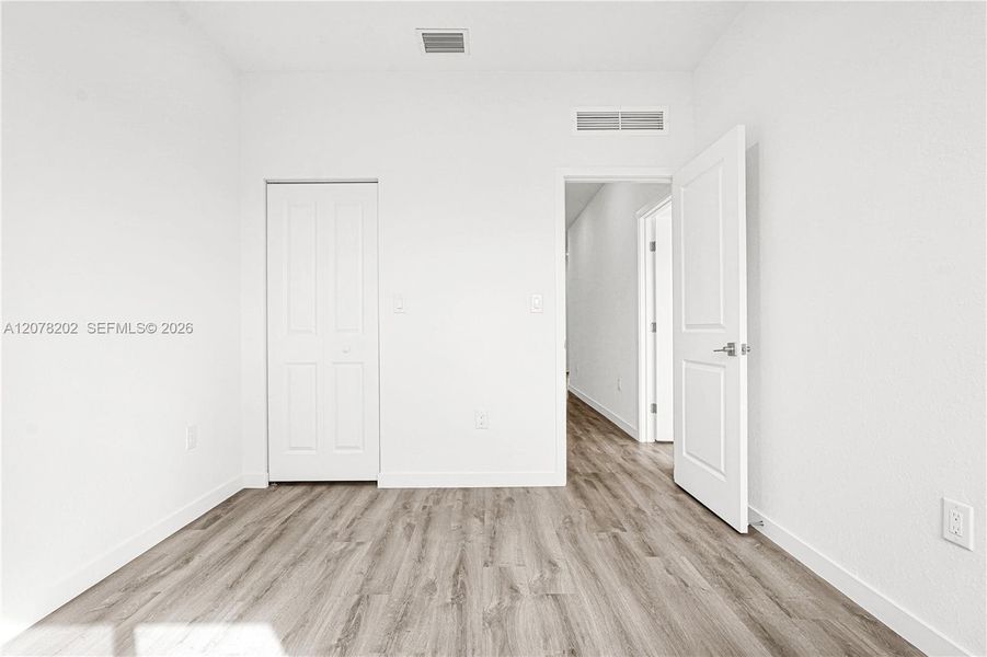 Spacious, unfurnished interior of a new home in Chloe's Estates, Miami (Image 22).