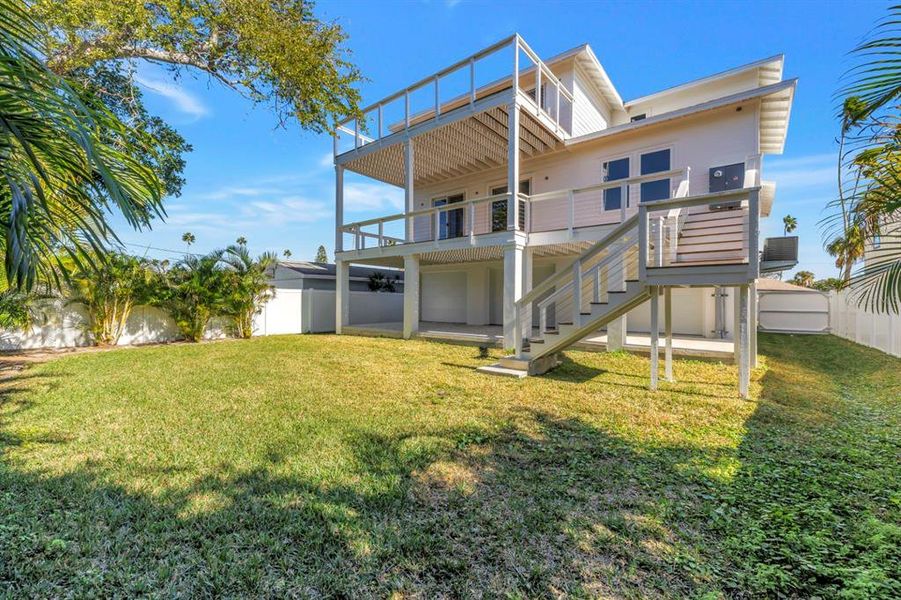 Exterior details and patio area of a home in , St. Petersburg (Image 4).