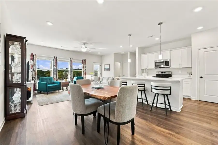 Furnished interior view inside a new home in , Jasper (Image 6).