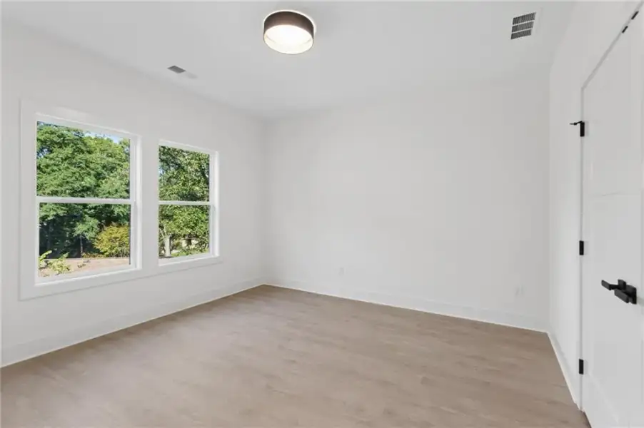 Spacious, unfurnished interior of a new home in , Atlanta (Image 23).
