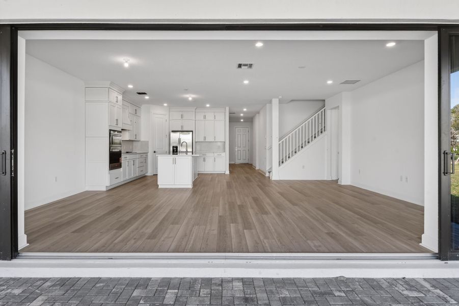 Spacious, unfurnished interior of a new home in Hendrix Reserve, Lake Worth (Image 27).