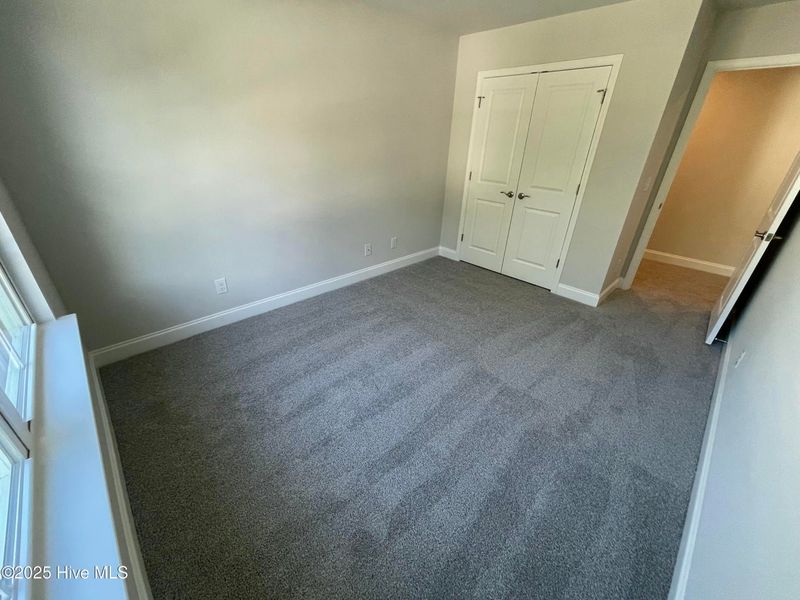 Spacious, unfurnished interior of a new home in Mill Creek Cove, Bolivia (Image 19).