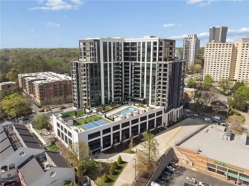 Condo located in Atlanta, GA showcasing its design and architecture (Image 5).